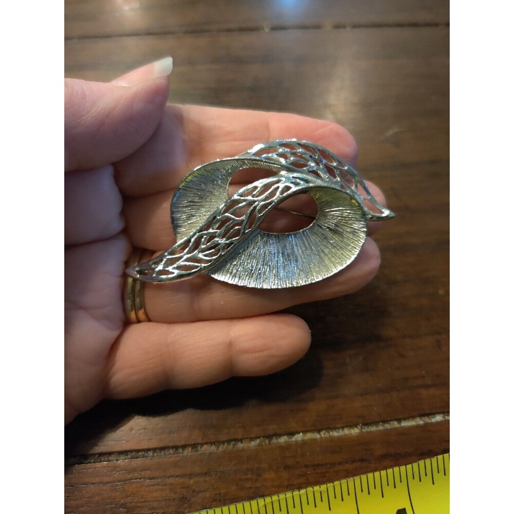 Vtg 2" Celebrity NY Brushed Silver Tone Swirl FiligreeDesigner Brooch Pin Signed